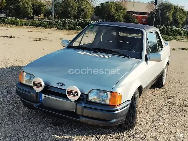 Usado Ford Escort Cabriolet 105 CV (77 kW) 1988 Gris / plata Descapotable
