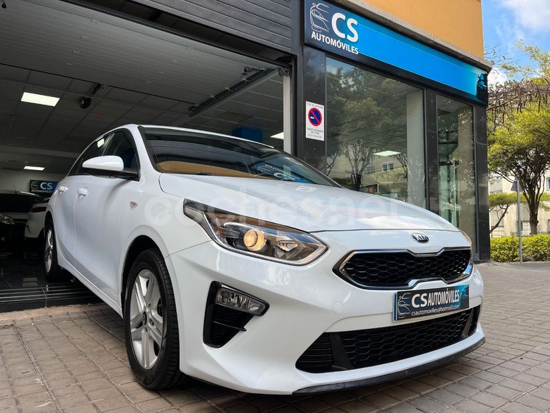 Blanco Usado 2021 Kia Ceed Berlina | 14.800 € (Precio justo) - Imagen 1/4