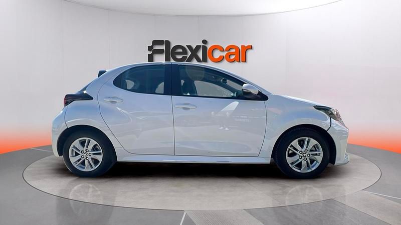 Usado Toyota Yaris Hybrid Business Edition 116 CV (85 kW) 2022 Blanco Berlina