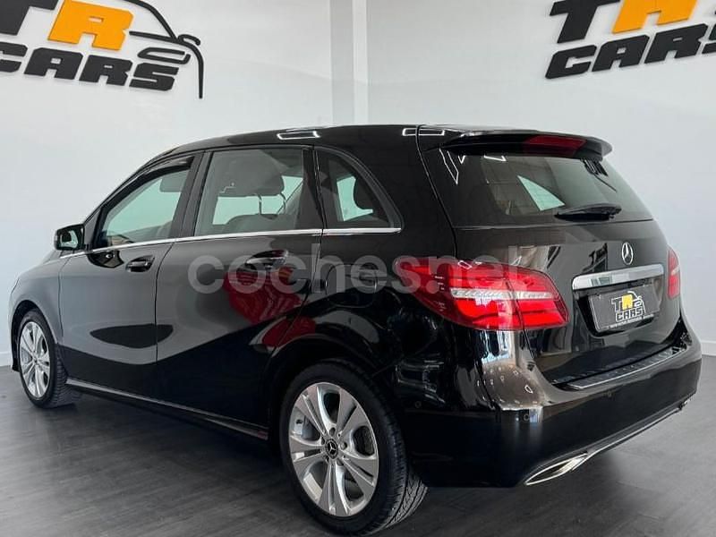 Usado Mercedes B200 136 CV (100 kW) 2018 Negro Monovolumen