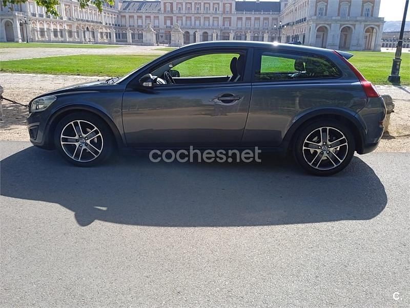 Gris / plata Usado 2012 Volvo C30 Drive Kinetic Utilitario | 5500 € (Precio justo) - Imagen 1/4