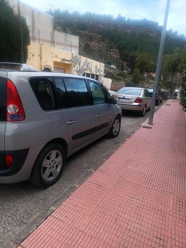 Usado Renault Espace Dynamique 150 CV (110 kW) 2005 Gris Monovolumen