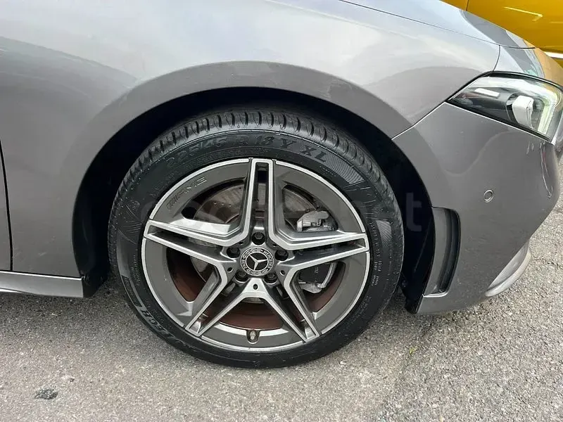 Usado Mercedes A250 218 CV (160 kW) 2023 Gris / plata Berlina