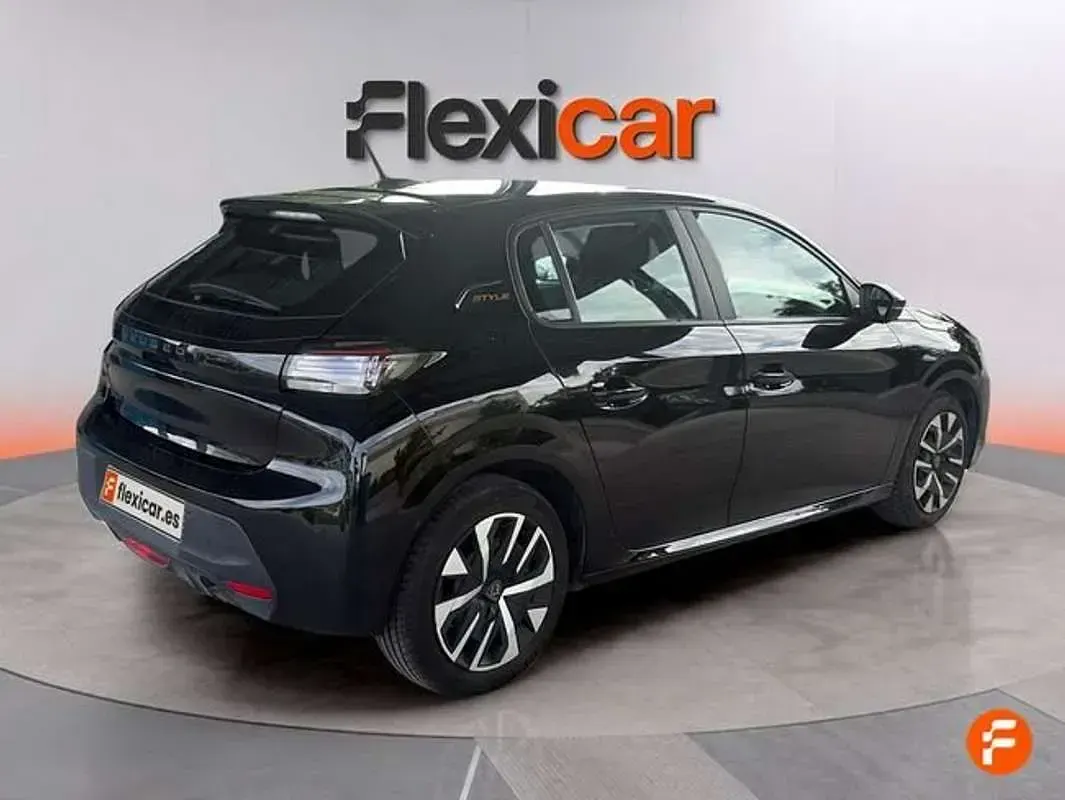 Usado Peugeot 208 Style 101 CV (74 kW) 2024 Negro Utilitario
