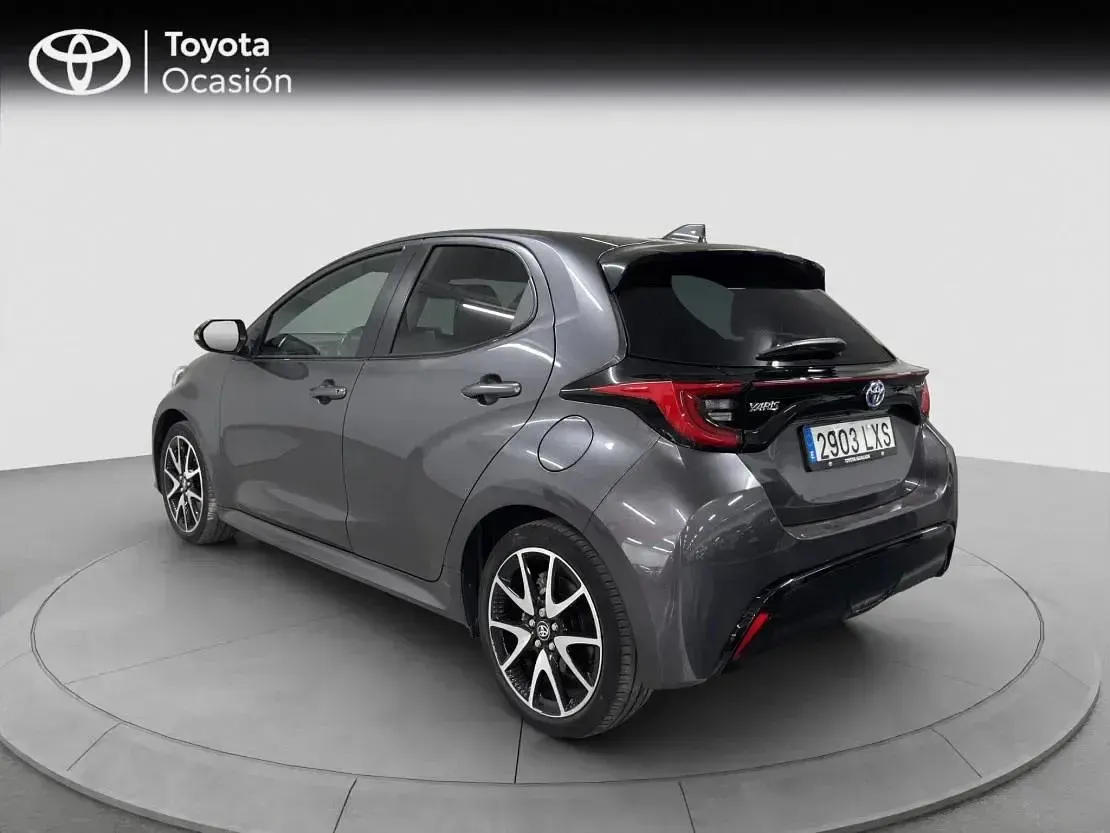 Usado Toyota Yaris Hybrid Style 116 CV (85 kW) 2022 Gris grafito Berlina