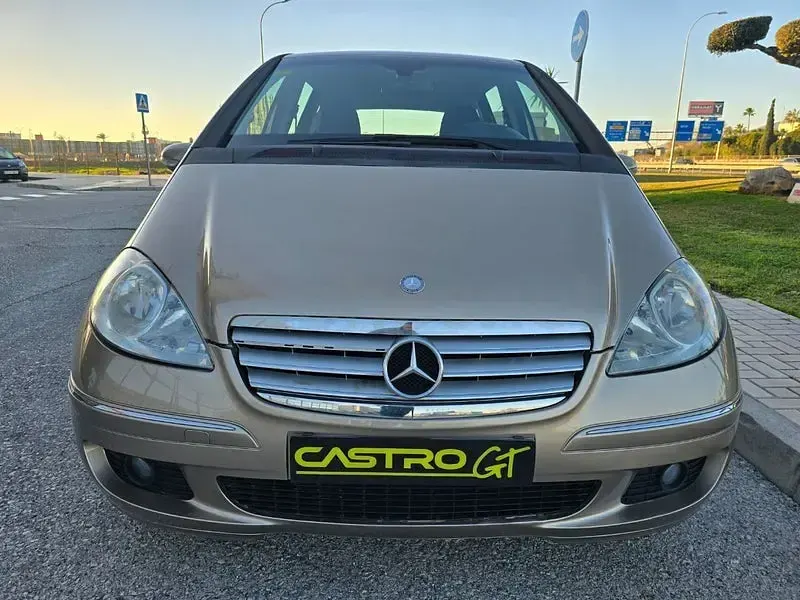 Usado Mercedes A180 Avantgarde 109 CV (80 kW) 2009 Beige Monovolumen