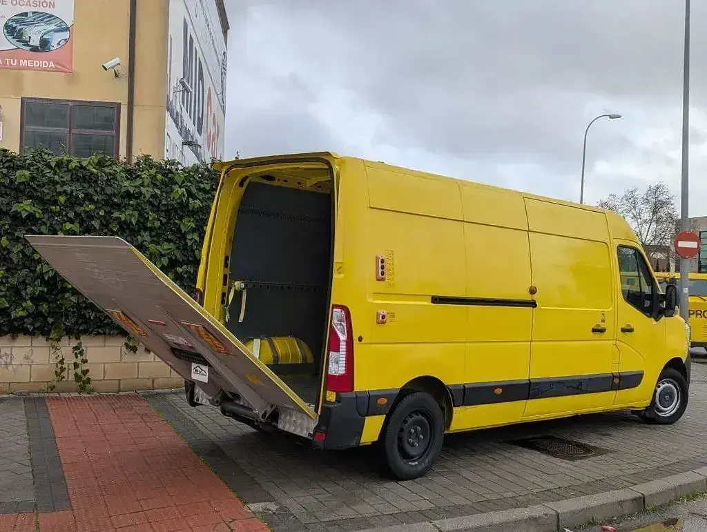 Usado Renault Master 145 CV (106 kW) 2019 Amarillo Berlina