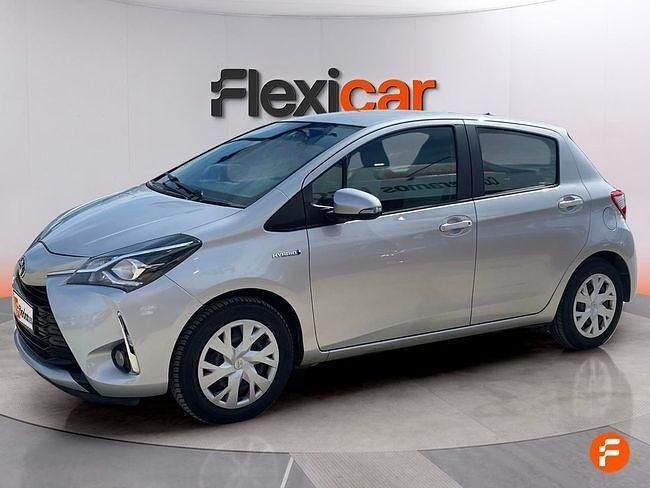 Usado Toyota Yaris Hybrid Active 100 CV (73 kW) 2019 Gris