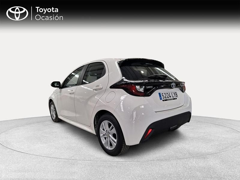 Usado Toyota Yaris Hybrid Business Edition 116 CV (85 kW) 2022 Blanco Berlina