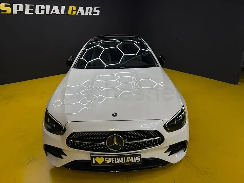 Usado Mercedes E220 194 CV (142 kW) 2021 Blanco Coupe