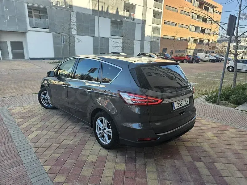 Begagnad Ford S-MAX Titanium 150 HK (110 kW) 2016 Grå Minibuss