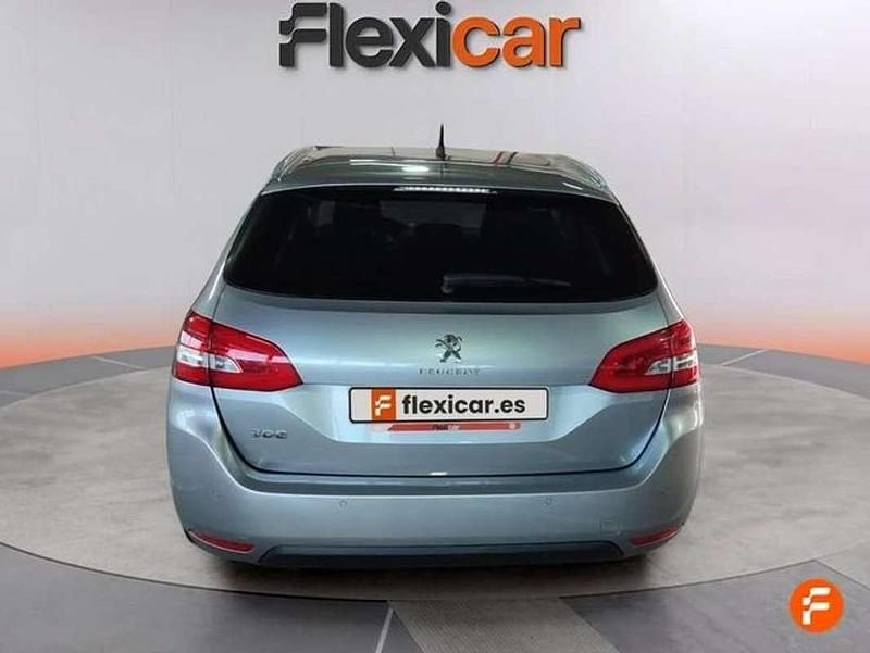 Usado Peugeot 308 Style 100 CV (73 kW) 2020 Gris Utilitario