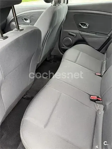 Usado Renault Mégane Life 95 CV (69 kW) 2014 Gris / plata Berlina