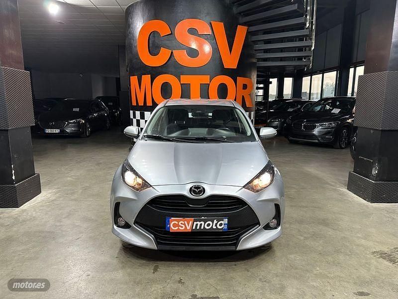 Usado Mazda 2 Center-Line 116 CV (85 kW) 2023 Plateado Berlina