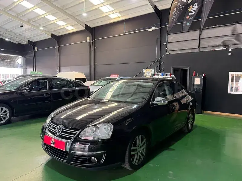 Usado VW Jetta Advance 140 CV (102 kW) 2007 Negro Berlina