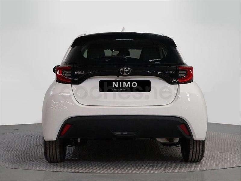 Usado Toyota Yaris Hybrid Active 116 CV (85 kW) 2025 Blanco Berlina