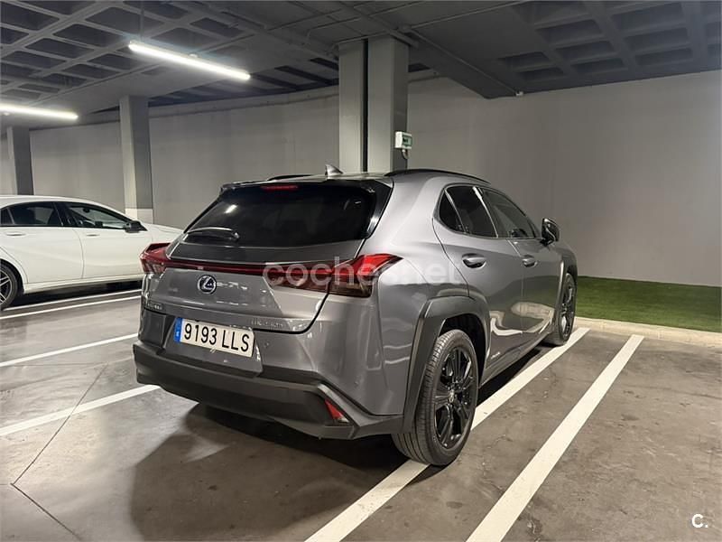 Usado Lexus UX 184 CV (135 kW) 2020 Gris / plata SUV