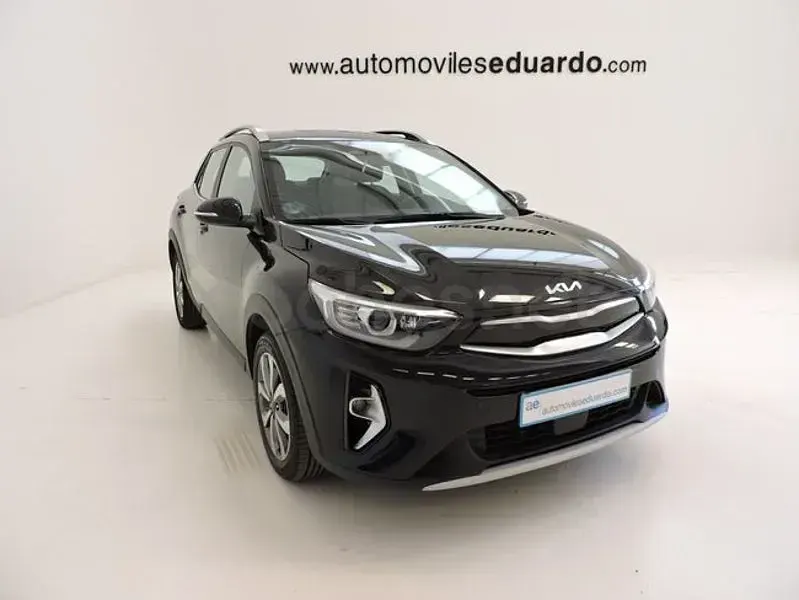 Usado Kia Stonic 100 CV (73 kW) 2022 Negro SUV