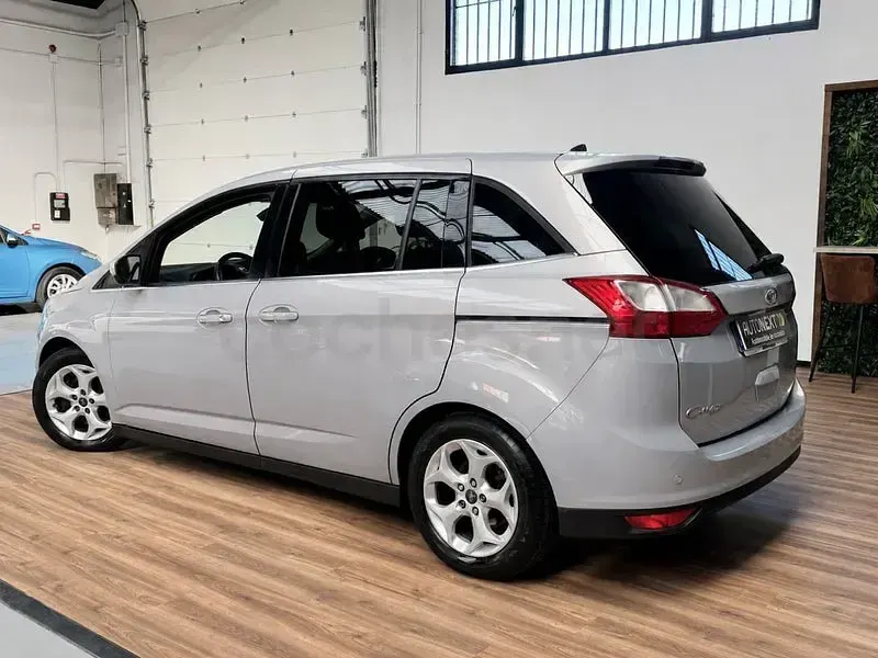 Usado Ford Grand C-Max Trend 115 CV (84 kW) 2011 Gris / plata Monovolumen
