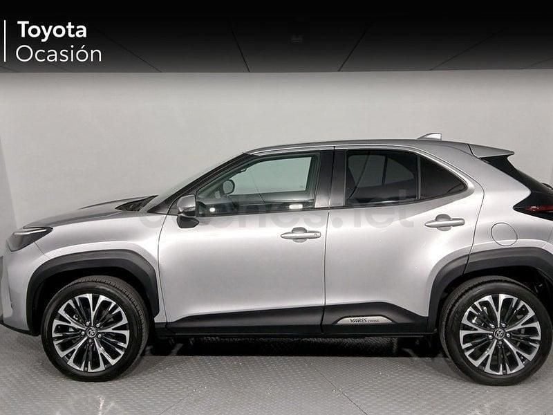 Usado Toyota Yaris Cross Style 116 CV (85 kW) 2022 Gris / plata SUV