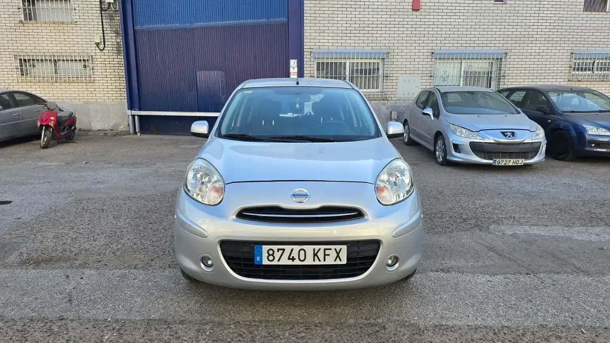 Usado Nissan Micra Acenta 80 CV (58 kW) 2012 Gris Utilitario