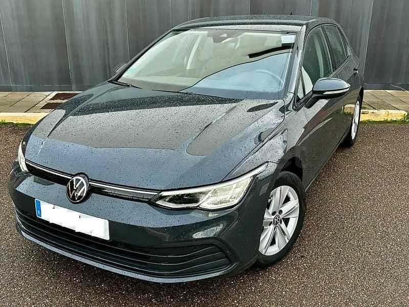 Usado VW Golf VIII Life 116 CV (85 kW) 2023 Gris / plata Berlina