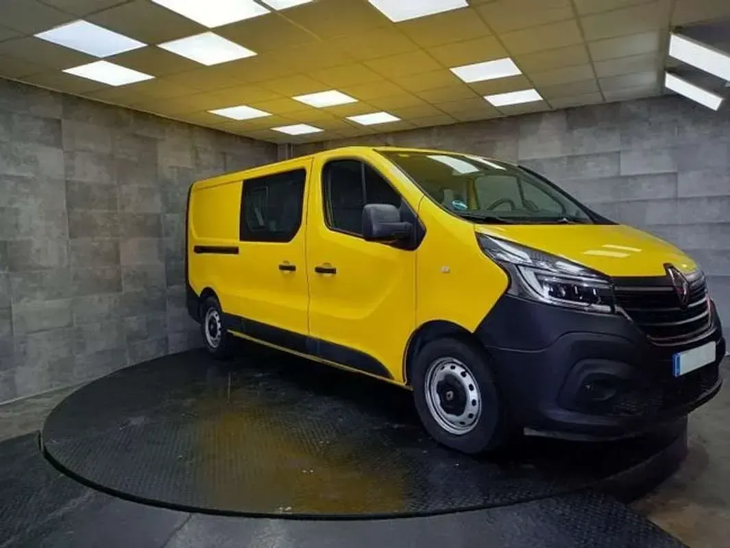 Usado Renault Trafic 95 CV (69 kW) 2019 Amarillo Monovolumen