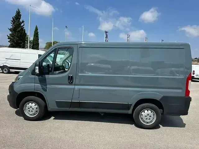 Usado Opel Movano 120 CV (88 kW) 2023 Gris Van