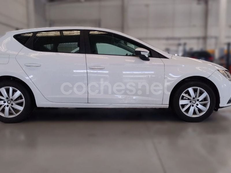 Usado Seat Leon Reference 105 CV (77 kW) 2014 Blanco Berlina
