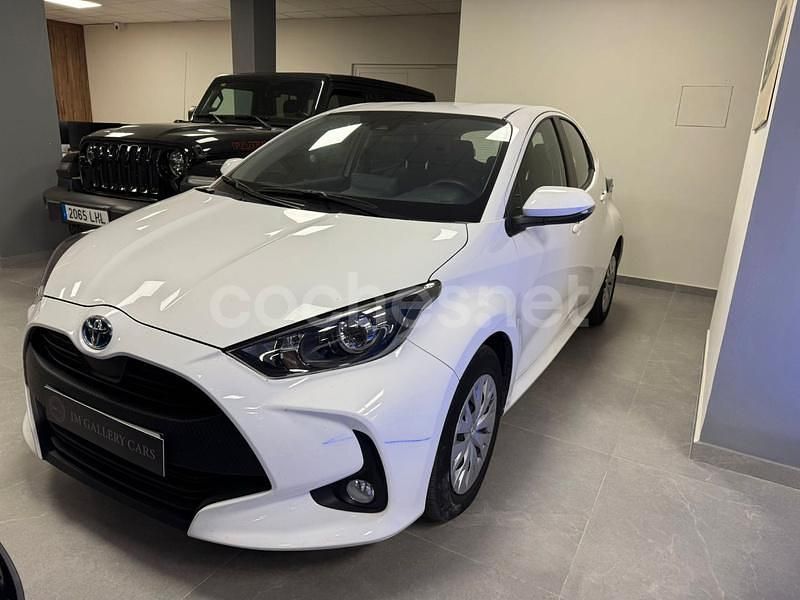 Usado Toyota Yaris Hybrid Business Edition 116 CV (85 kW) 2021 Blanco Berlina