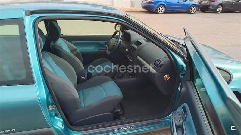 Usado Renault Clio II 75 CV (55 kW) 2003 Azul Berlina