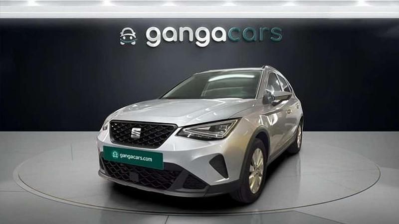 Usado Seat Arona Style 110 CV (80 kW) 2023 Gris SUV