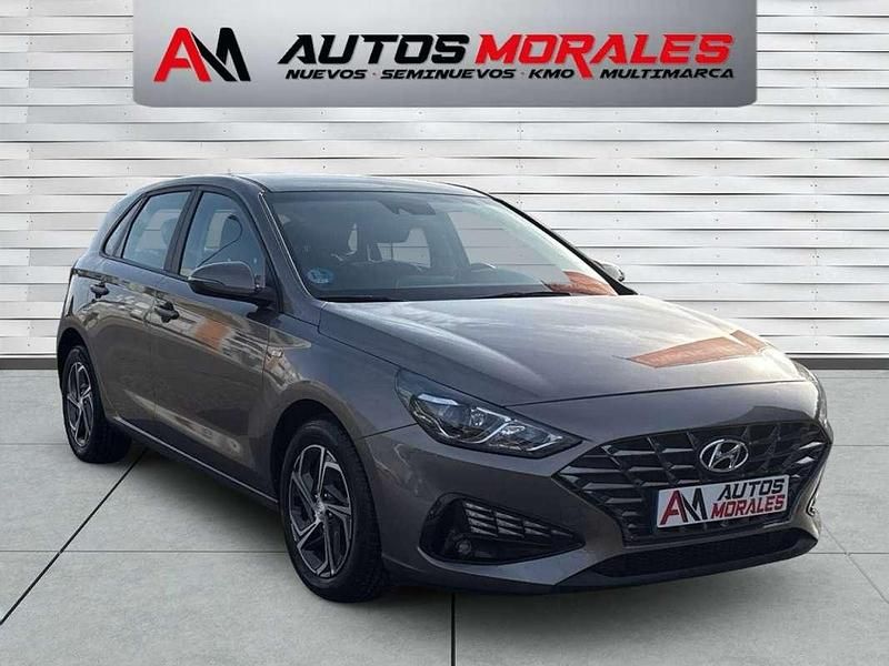 Usado Hyundai i30 120 CV (88 kW) 2022 Gris Utilitario