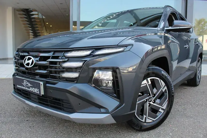 Usado Hyundai Tucson 215 CV (158 kW) 2025 Gris / plata SUV