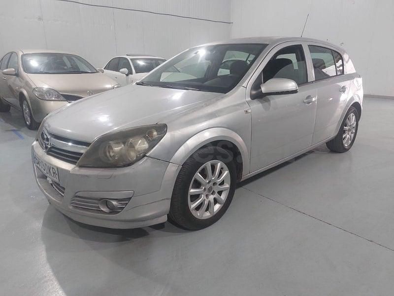 Usado Opel Astra Cosmo 100 CV (73 kW) 2005 Gris / plata Berlina