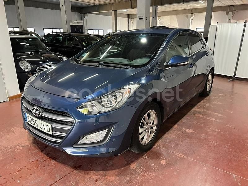 Usado Hyundai i30 135 CV (99 kW) 2016 Gris / plata Berlina