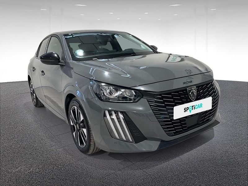 Usado Peugeot 208 Allure 101 CV (74 kW) 2025 Gris Utilitario