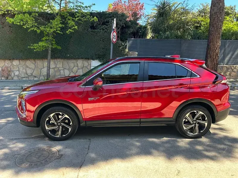 Usado Mitsubishi Eclipse Cross 188 CV (138 kW) 2023 Granate SUV