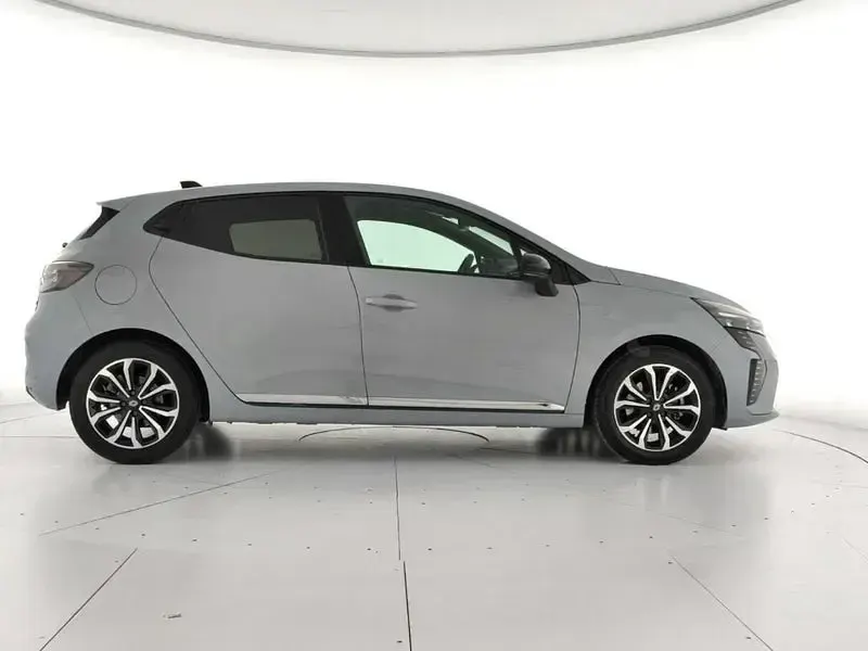 Usado Renault Clio V Techno 143 CV (105 kW) 2025 Gris / plata Berlina