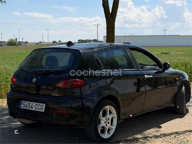 Usado Alfa Romeo 147 Distinctive 140 CV (102 kW) 2002 Negro Utilitario