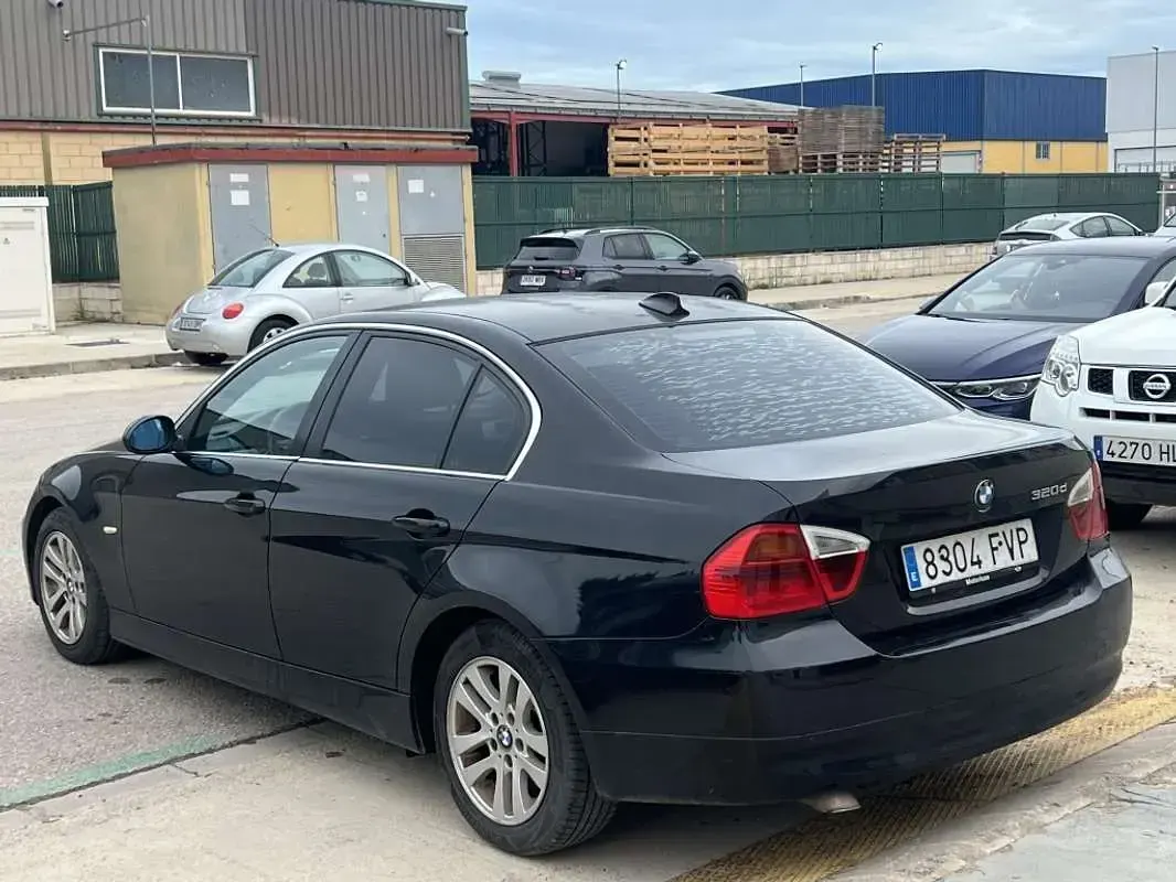 Käytetty BMW 320 163 HP (119 kW) 2007 Sedan
