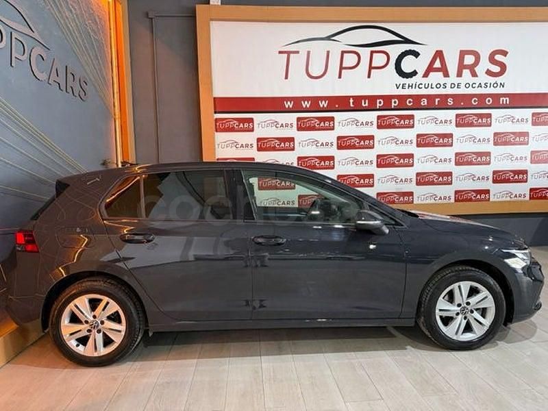 Usado VW Golf VIII Life 110 CV (80 kW) 2022 Gris / plata Berlina