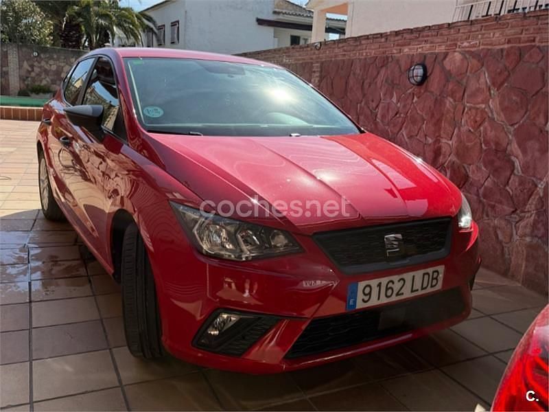 Usado Seat Ibiza Reference 95 CV (69 kW) 2019 Rojo Utilitario