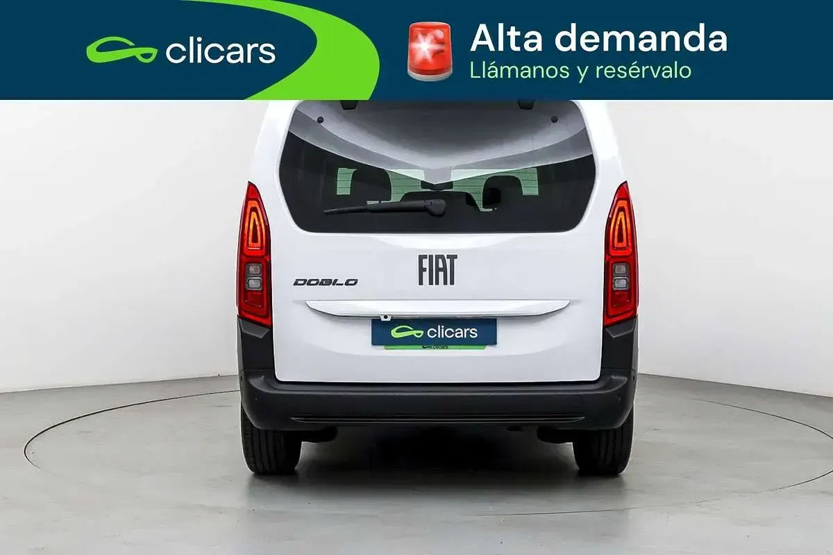 Usado Fiat Doblò 102 CV (75 kW) 2025 Blanco Monovolumen