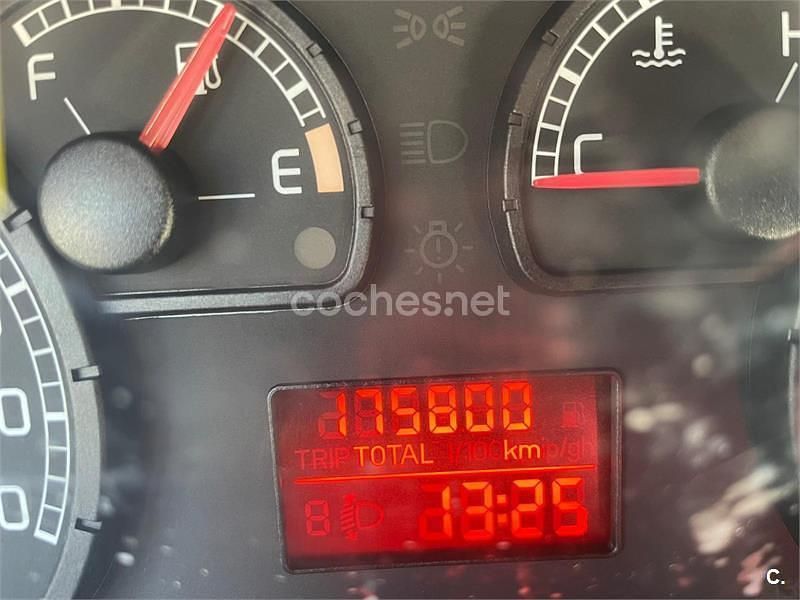 Usado Fiat Punto Dynamic 60 CV (44 kW) 2005 Azul Utilitario