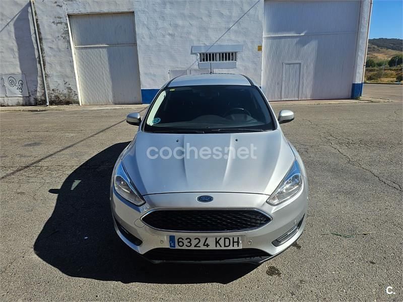 Gris / plata Usado 2017 Ford Focus Business Edition Familiar | 11.600 € (Buen precio) - Imagen 1/4