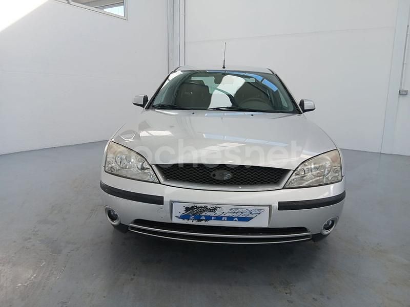Gris / plata Usado 2002 Ford Mondeo Trend Berlina | 2500 € (Precio justo) - Imagen 1/4