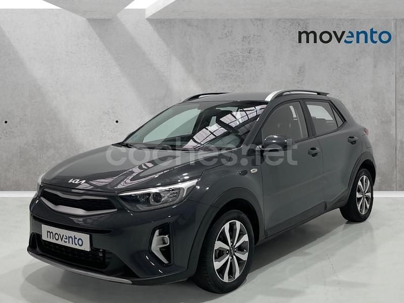 Usado Kia Stonic 100 CV (73 kW) 2021 Gris / plata SUV