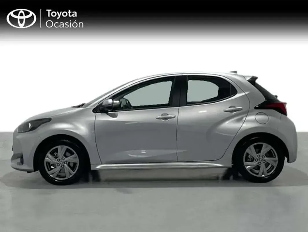 Usado Toyota Yaris Active 116 CV (85 kW) 2025 Gris Utilitario