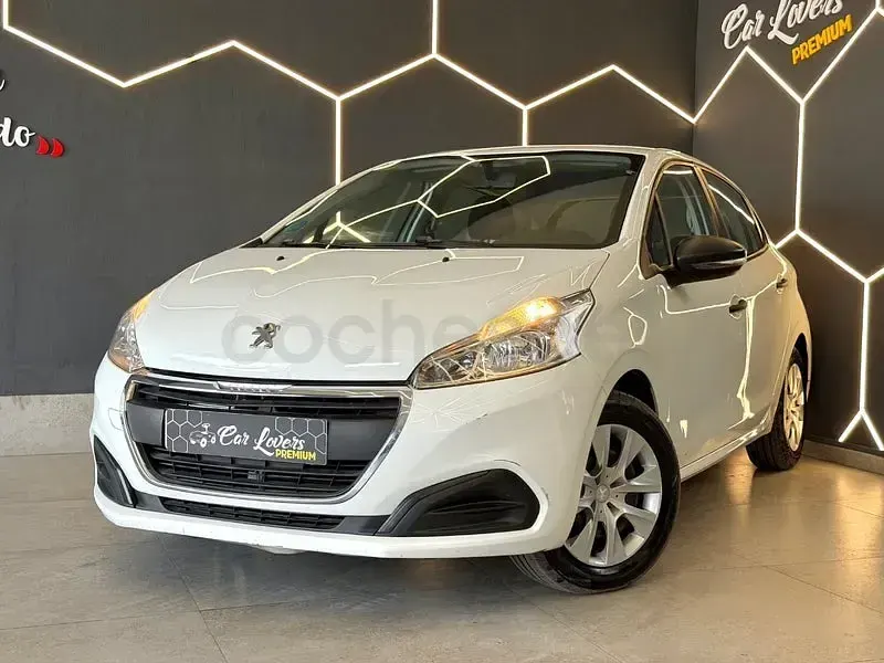Usado Peugeot 208 Active 82 CV (60 kW) 2015 Blanco Utilitario
